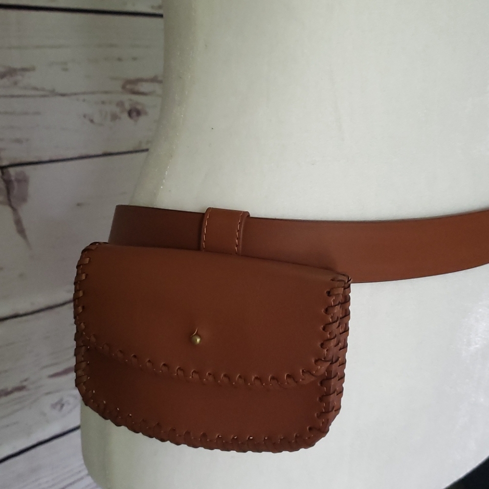 NWT ☆ American Eagle Belt w/ Pouch